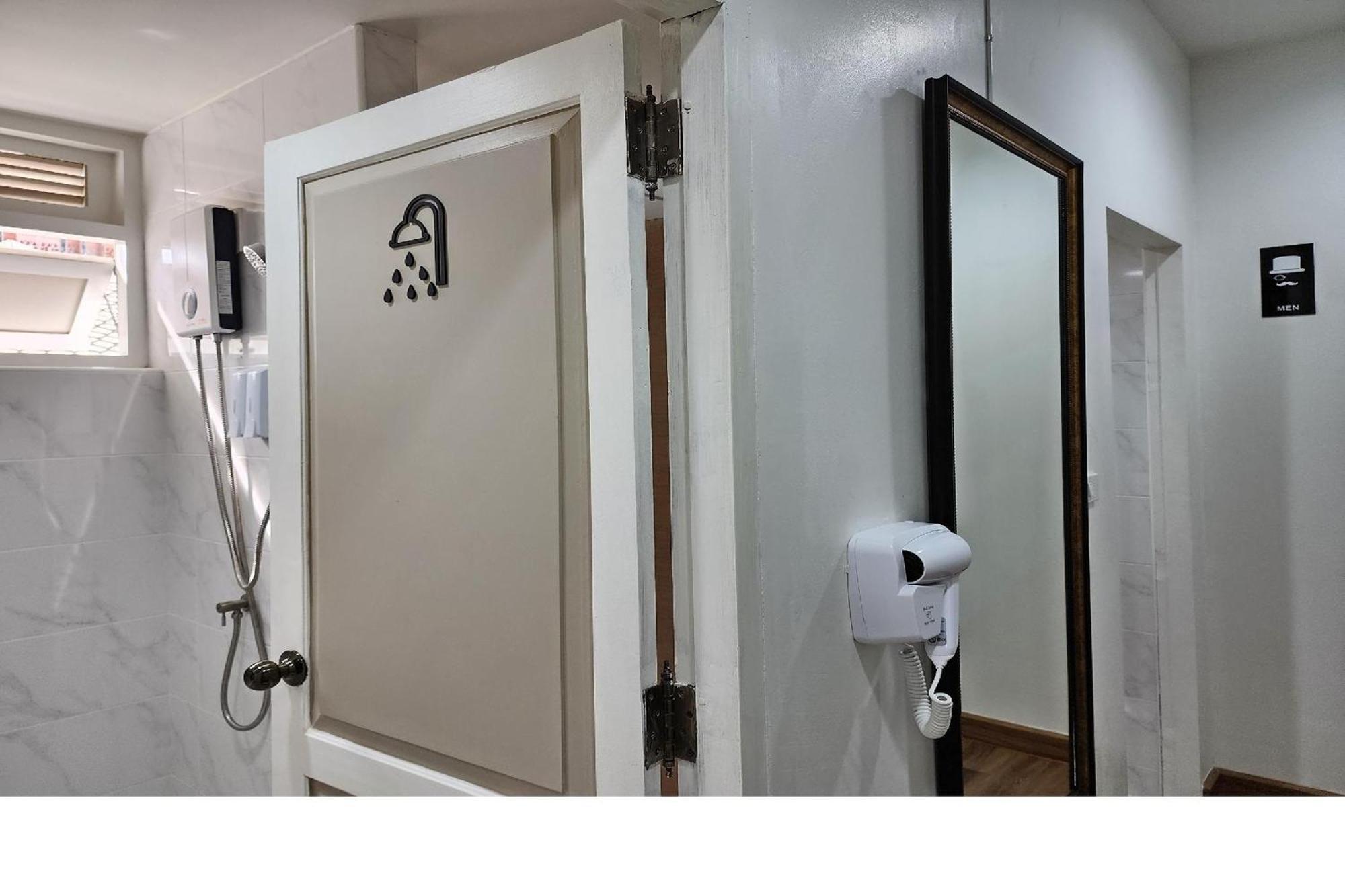 בנגקוק Forgotten Hostel Silom מראה חיצוני תמונה
